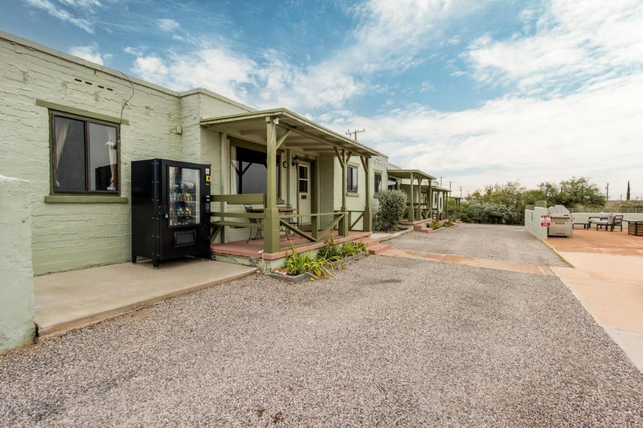 تومبستون Sagebrush Inn المظهر الخارجي الصورة The historic Desert Inn