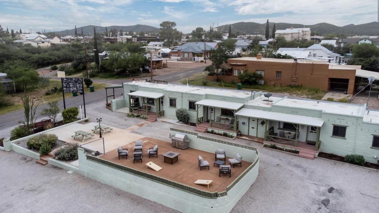 تومبستون Sagebrush Inn المظهر الخارجي الصورة Aerial view of the motel
