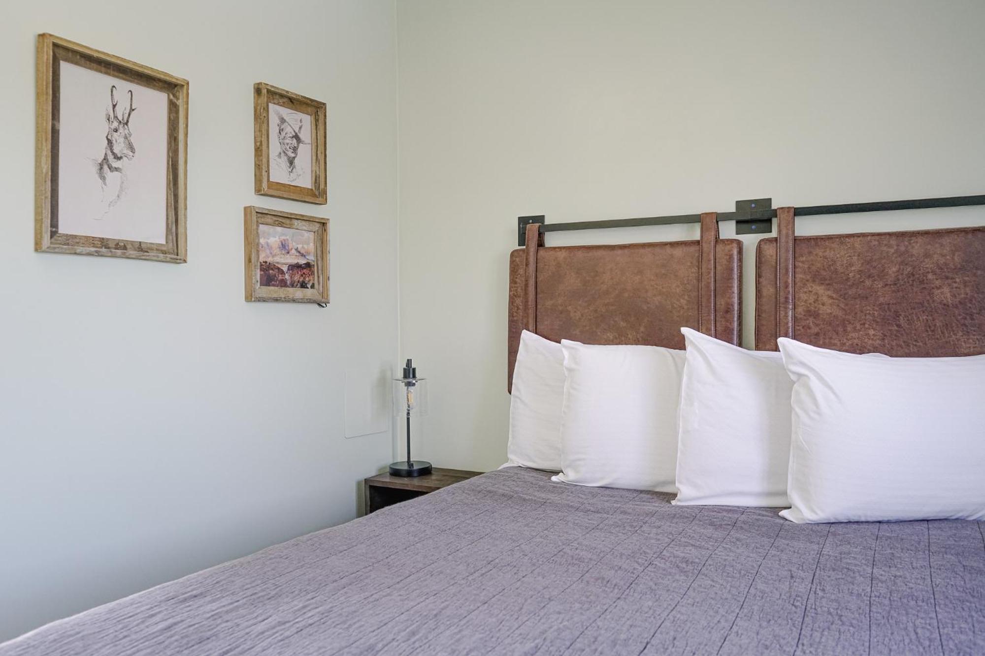 تومبستون Sagebrush Inn الغرفة الصورة A bedroom at the hotel
