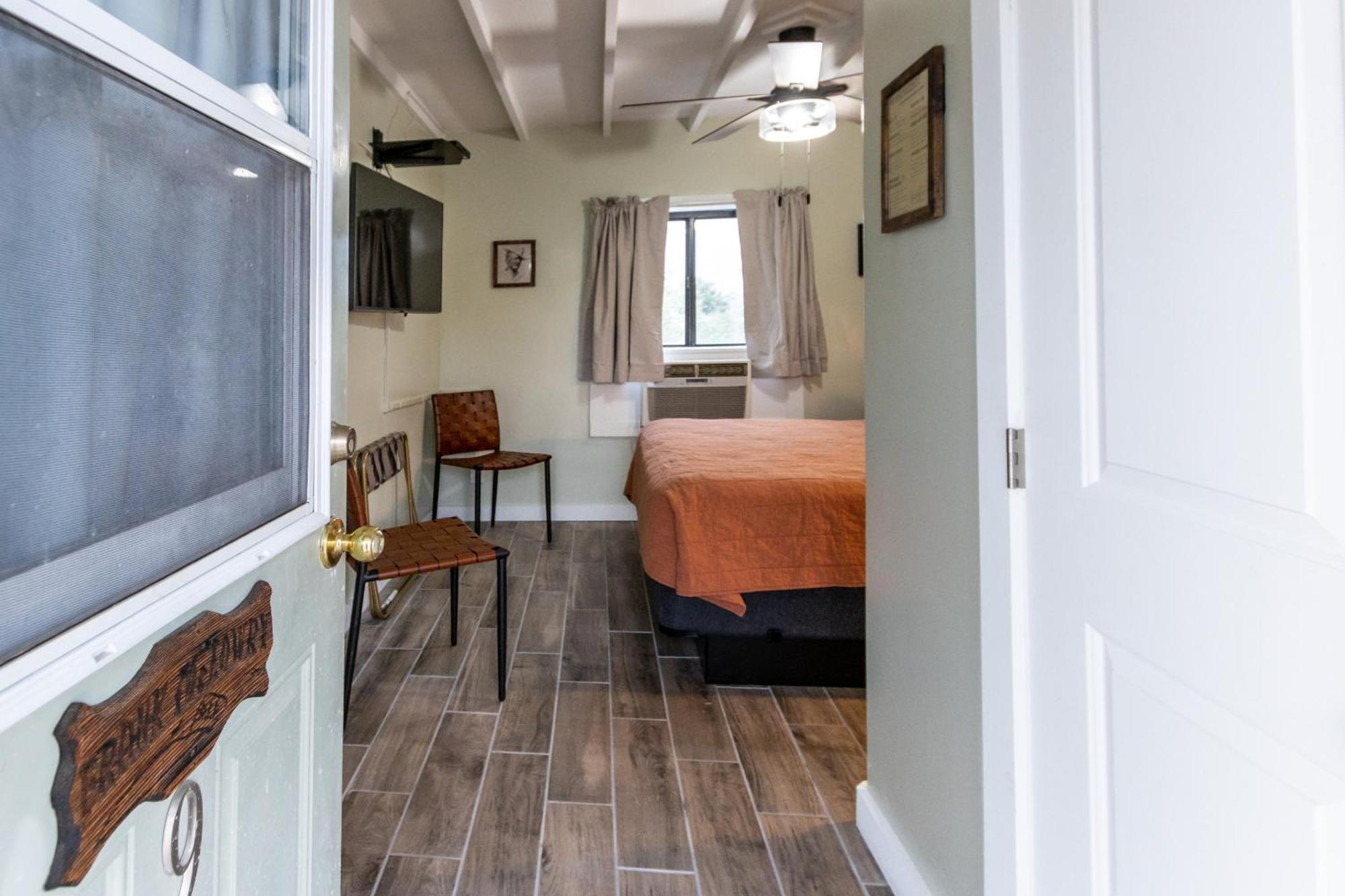 تومبستون Sagebrush Inn الغرفة الصورة A room at the motel